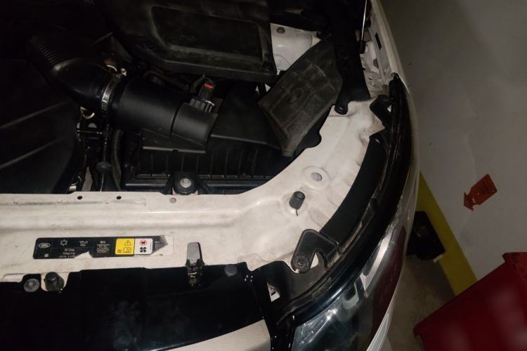 Used Land Rover Discovery Sport 2016 2.0T SE Engine Bay Left