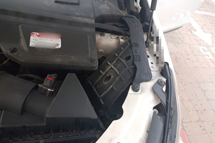 Used Land Rover Discovery Sport 2016 2.0T SE Engine Bay Left