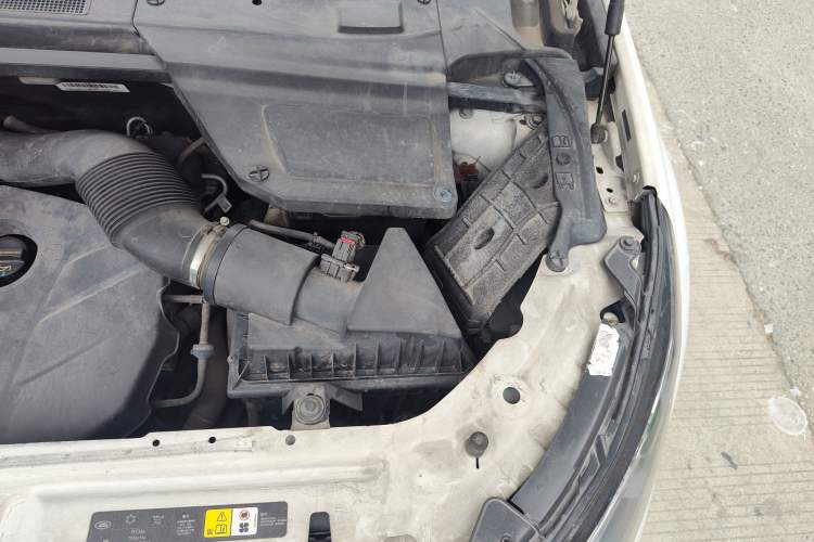Used Land Rover Discovery Sport 2016 2.0T SE Engine Bay Left