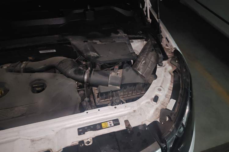 Used Land Rover Discovery Sport 2016 2.0T SE Engine Bay Left