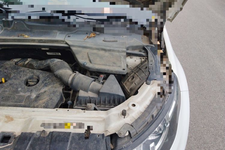 Used Land Rover Discovery Sport 2016 2.0T SE Engine Bay Left