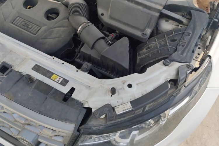 Used Land Rover Discovery Sport 2016 2.0T SE Engine Bay Left