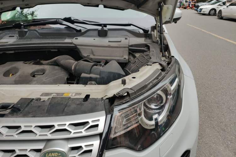 Used Land Rover Discovery Sport 2016 2.0T HSE Engine Bay Left