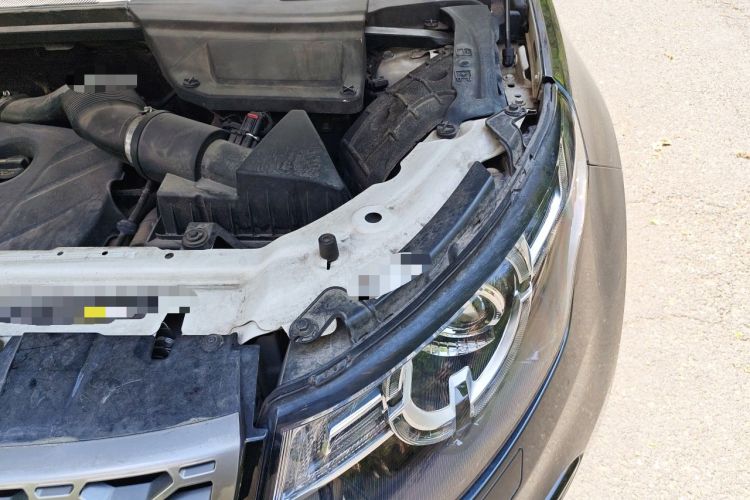 Used Land Rover Discovery Sport 2016 2.0T SE Engine Bay Left