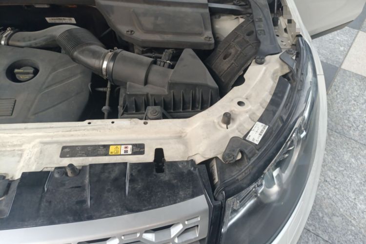 Used Land Rover Discovery Sport 2016 2.0T HSE Engine Bay Left
