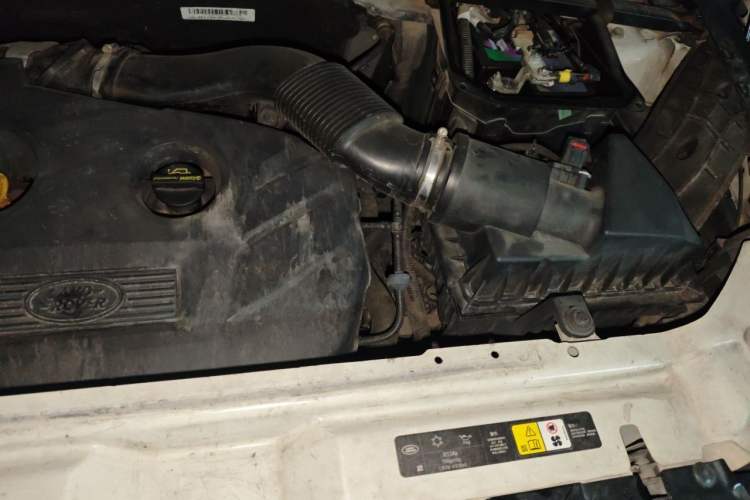 Used Land Rover Discovery Sport 2016 2.0T S Engine Bay Left