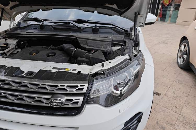Used Land Rover Discovery Sport 2016 2.0T SE Engine Bay Left