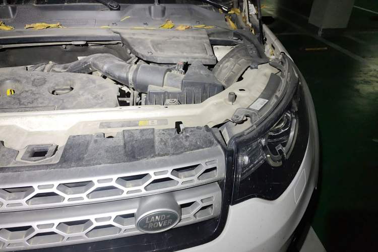 Used Land Rover Discovery Sport 2016 2.0T HSE Engine Bay Left