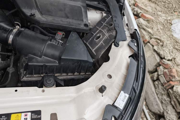 Used Land Rover Discovery Sport 2016 2.0T SE Engine Bay Left