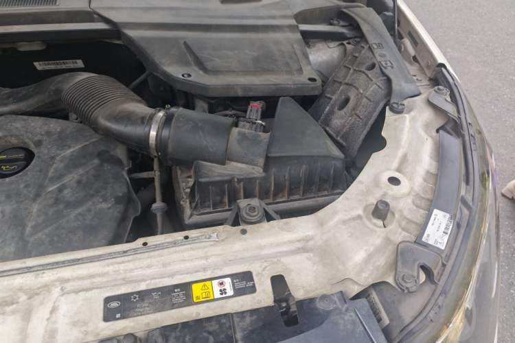 Used Land Rover Discovery Sport 2016 2.0T SE Engine Bay Left