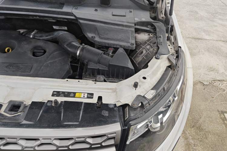 Used Land Rover Discovery Sport 2016 2.0T SE Engine Bay Left