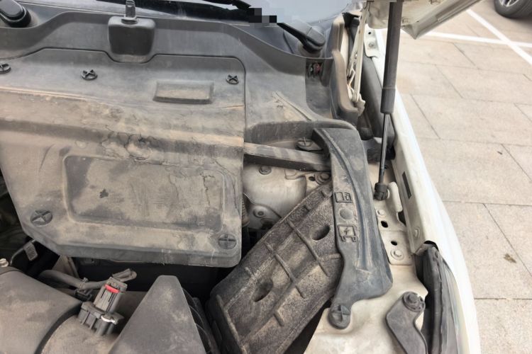 Used Land Rover Discovery Sport 2016 2.0T SE Engine Bay Left