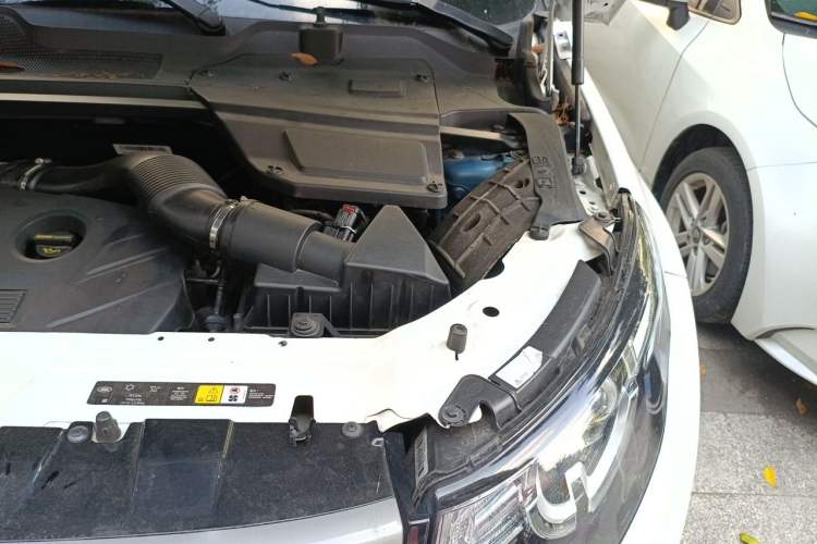 Used Land Rover Discovery Sport 2016 2.0T SE Engine Bay Left