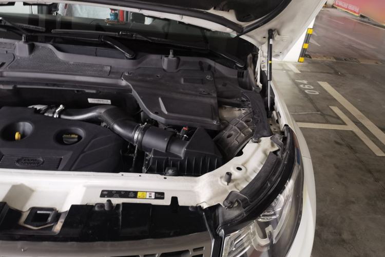 Used Land Rover Discovery Sport 2016 2.0T SE Engine Bay Left