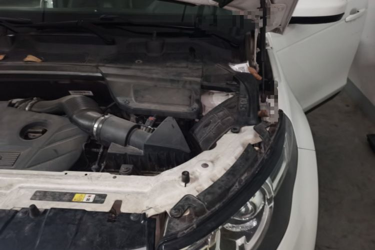 Used Land Rover Discovery Sport 2016 2.0T HSE Engine Bay Left