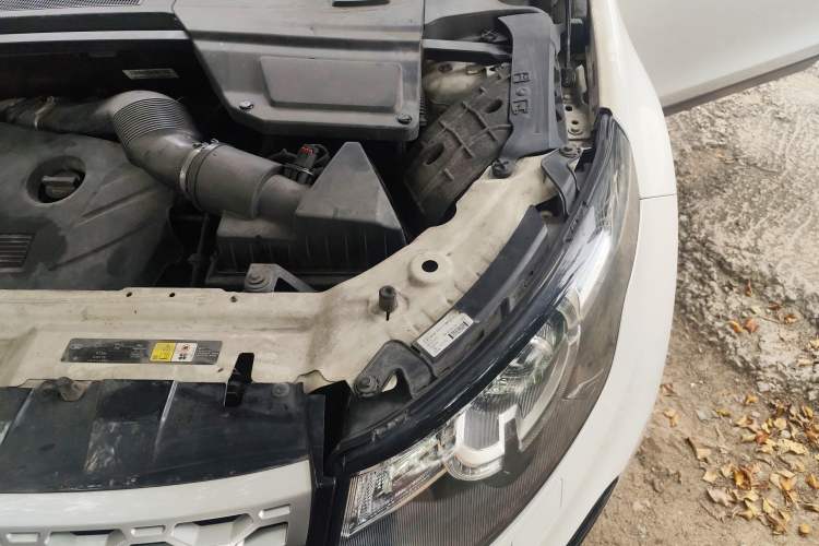 Used Land Rover Discovery Sport 2016 2.0T HSE Engine Bay Left