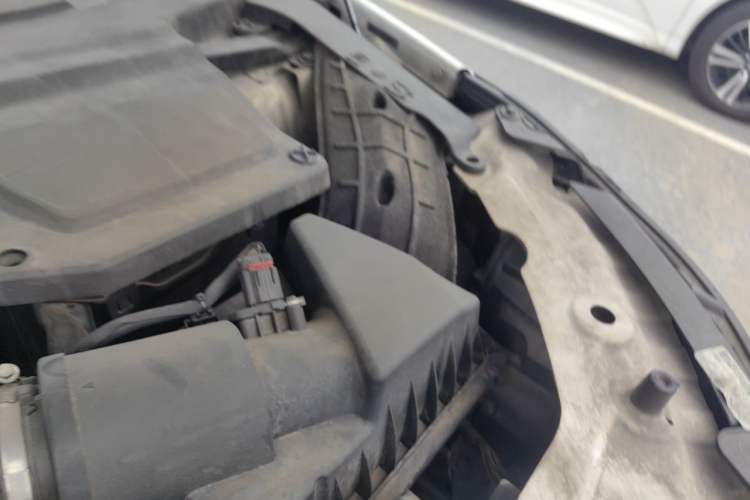 Used Land Rover Discovery Sport 2016 2.0T HSE Engine Bay Left