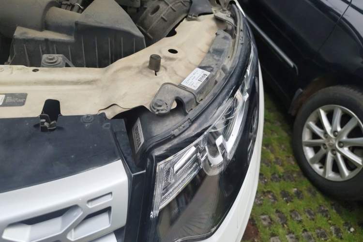 Used Land Rover Discovery Sport 2016 2.0T HSE Engine Bay Left