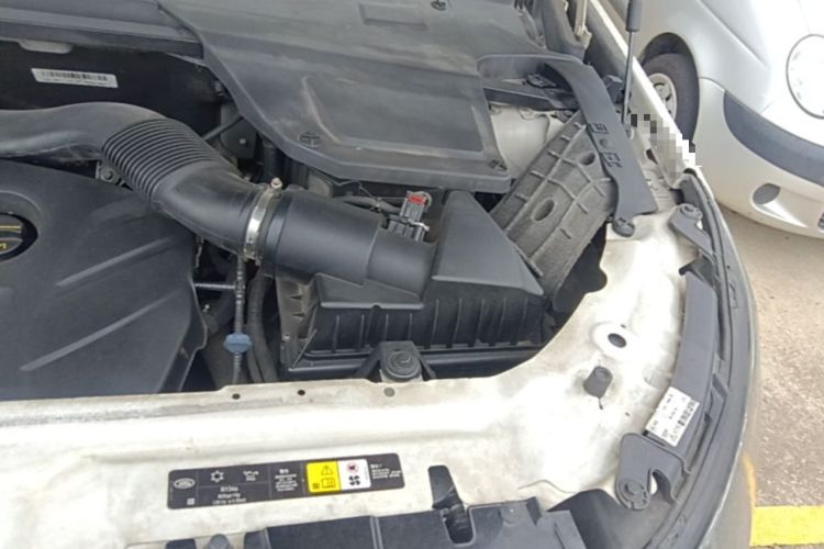 Used Land Rover Discovery Sport 2016 2.0T HSE Engine Bay Left