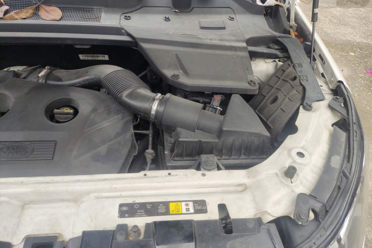 Used Land Rover Discovery Sport 2016 2.0T HSE Engine Bay Left