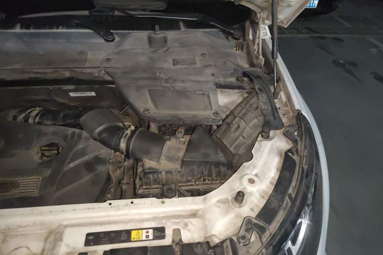 Used Land Rover Discovery Sport 2016 2.0T HSE LUXURY Engine Bay Left