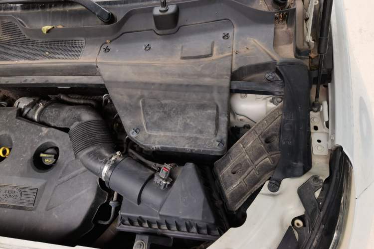 Used Land Rover Discovery Sport 2016 2.0T SE Engine Bay Left