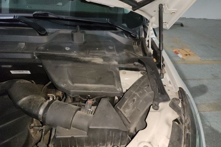 Used Land Rover Discovery Sport 2016 2.0T S Engine Bay Left