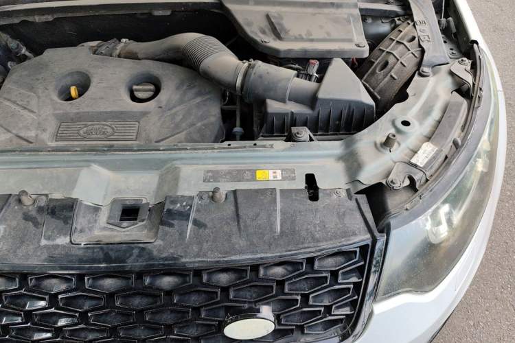 Used Land Rover Discovery Sport 2016 2.0T S Engine Bay Left
