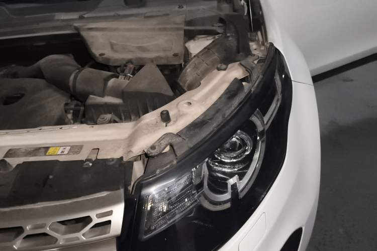 Used Land Rover Discovery Sport 2016 2.0T HSE Engine Bay Left