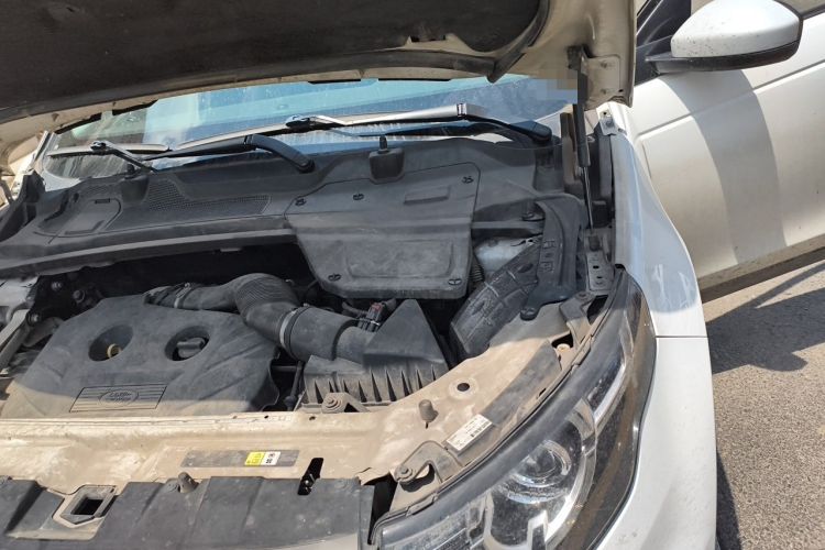 Used Land Rover Discovery Sport 2016 2.0T SE Engine Bay Left