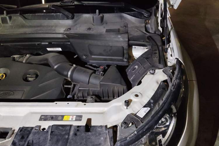 Used Land Rover Discovery Sport 2016 2.0T SE Engine Bay Left