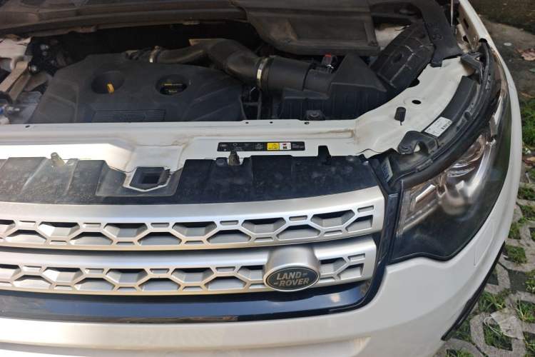 Used Land Rover Discovery Sport 2016 2.0T HSE Engine Bay Left