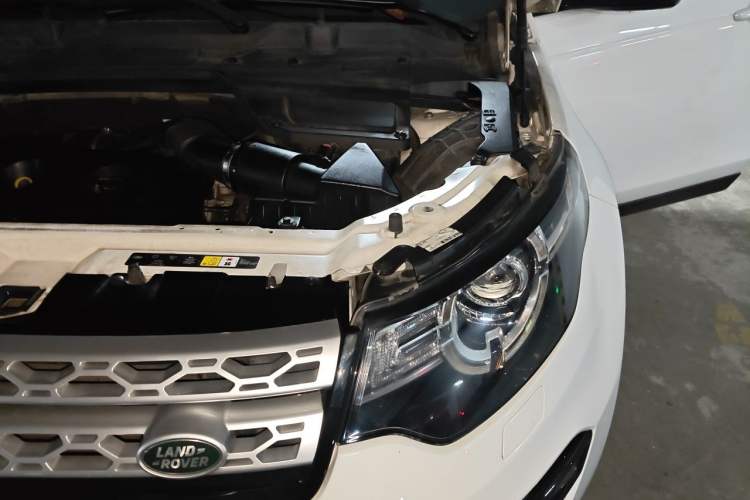 Used Land Rover Discovery Sport 2016 2.0T HSE Engine Bay Left