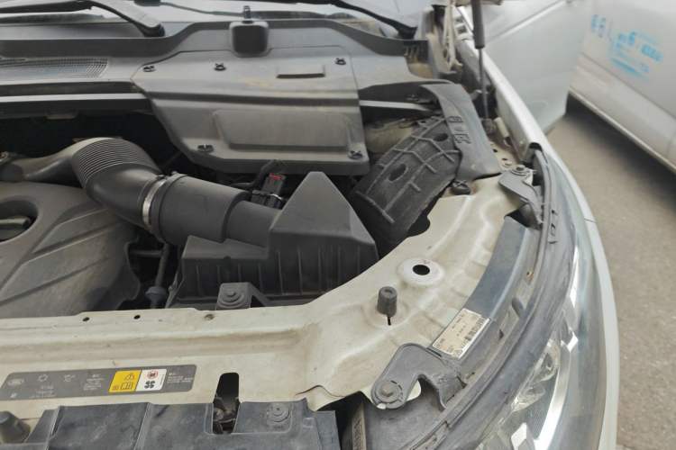 Used Land Rover Discovery Sport 2016 2.0T SE Engine Bay Left