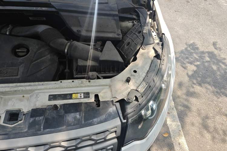 Used Land Rover Discovery Sport 2016 2.0T S Engine Bay Left