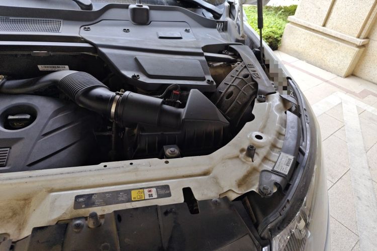 Used Land Rover Discovery Sport 2016 2.0T SE Engine Bay Left