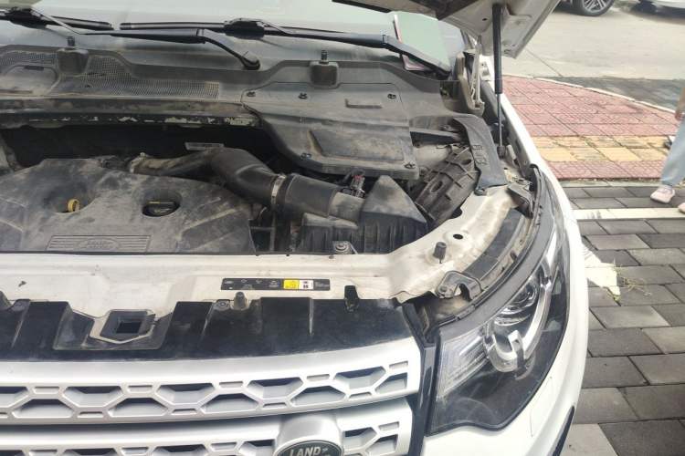 Used Land Rover Discovery Sport 2016 2.0T HSE Engine Bay Left