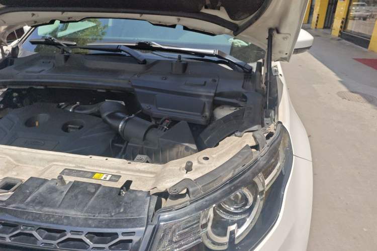 Used Land Rover Discovery Sport 2016 2.0T HSE Engine Bay Left