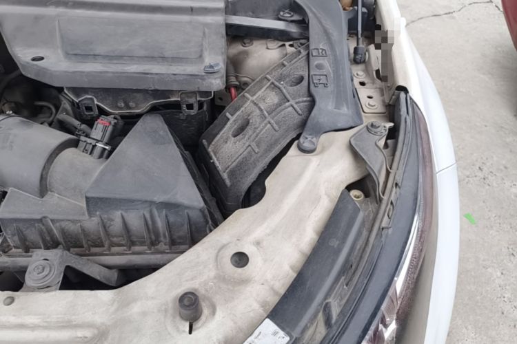 Used Land Rover Discovery Sport 2016 2.0T HSE Engine Bay Left