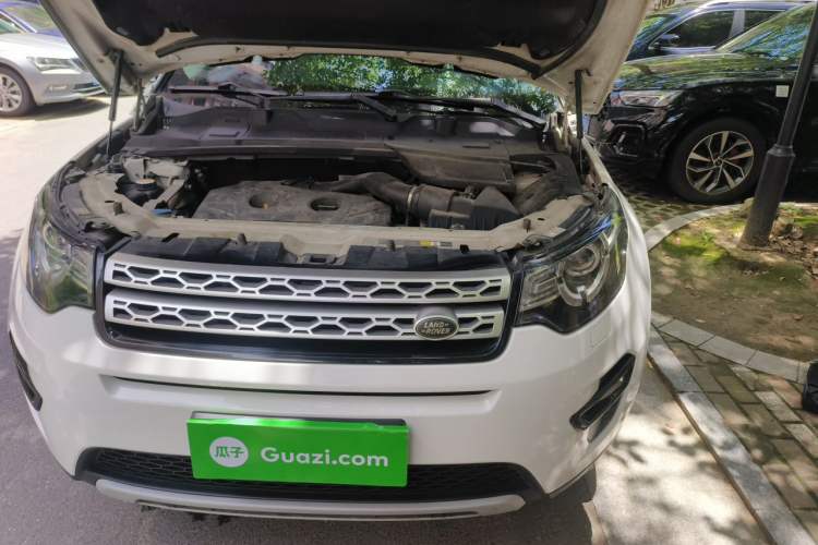 Used Land Rover Discovery Sport 2016 2.0T HSE Engine Bay Left