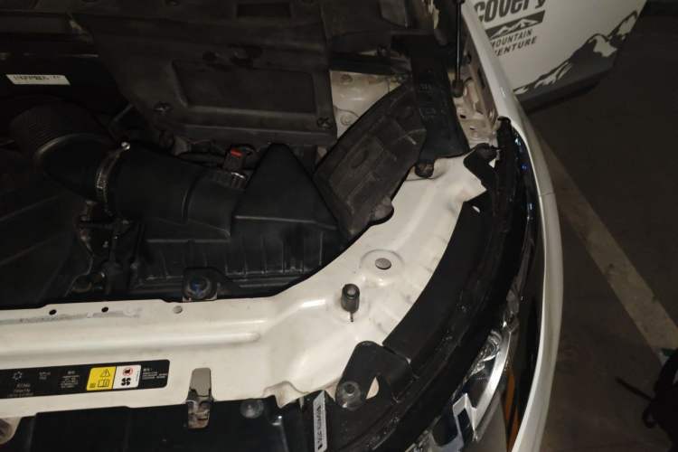 Used Land Rover Discovery Sport 2016 2.0T SE Engine Bay Left