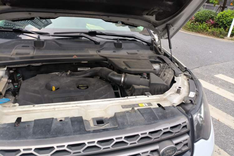 Used Land Rover Discovery Sport 2016 2.0T SE Engine Bay Left