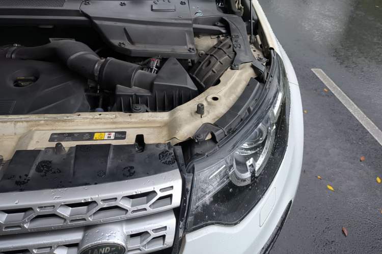 Used Land Rover Discovery Sport 2016 2.0T HSE Engine Bay Left
