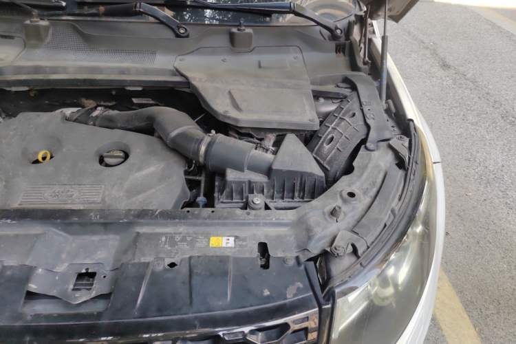 Used Land Rover Discovery Sport 2016 2.0T HSE Engine Bay Left
