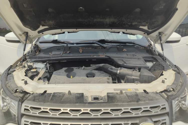 Used Land Rover Discovery Sport 2016 2.0T SE Engine Bay