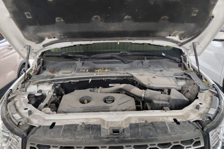 Used Land Rover Discovery Sport 2016 2.0T SE Engine Bay