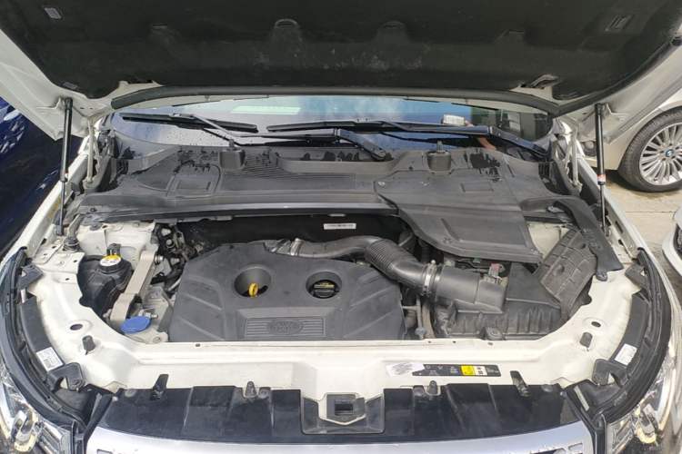 Used Land Rover Discovery Sport 2016 2.0T HSE Engine Bay