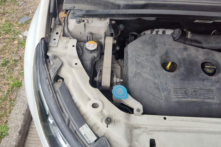 Used Land Rover Discovery Sport 2016 2.0T SE Engine Bay Right