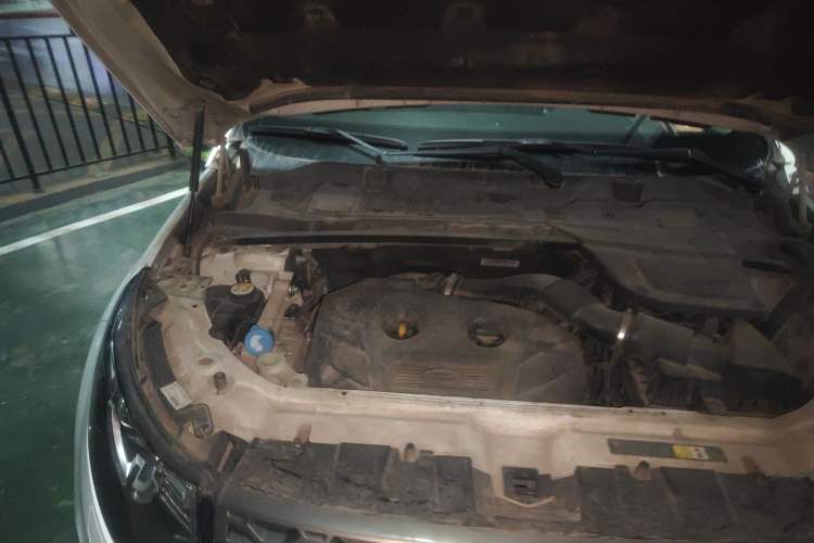 Used Land Rover Discovery Sport 2016 2.0T SE Engine Bay Right