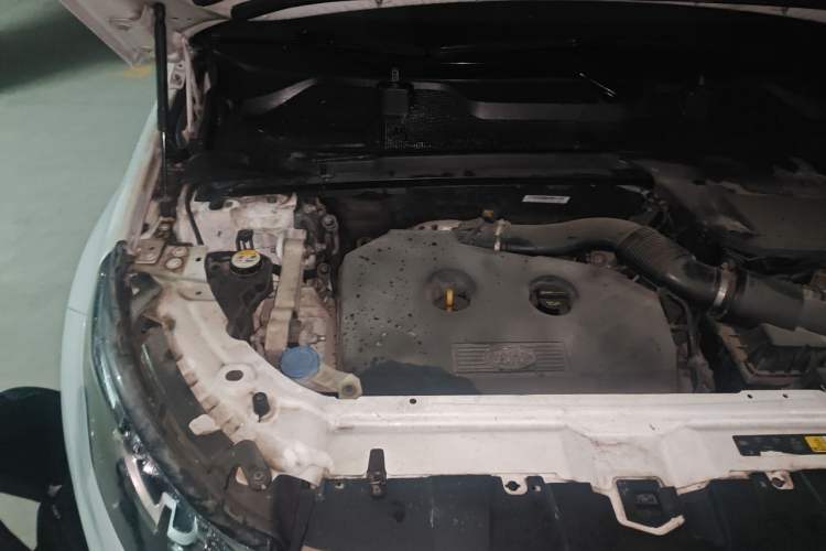 Used Land Rover Discovery Sport 2016 2.0T SE Engine Bay Right